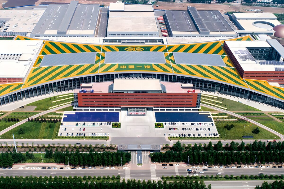 Узнали в AV.BY. Сотрудничество с VW и лимузин для президента США. Почему китайский FAW, пришедший на наш рынок, — далеко не ноунейм Узнали в AV.BY. Сотрудничество с VW и лимузин для президента США. Почему китайский FAW, пришедший на наш рынок, — далеко не ноунейм