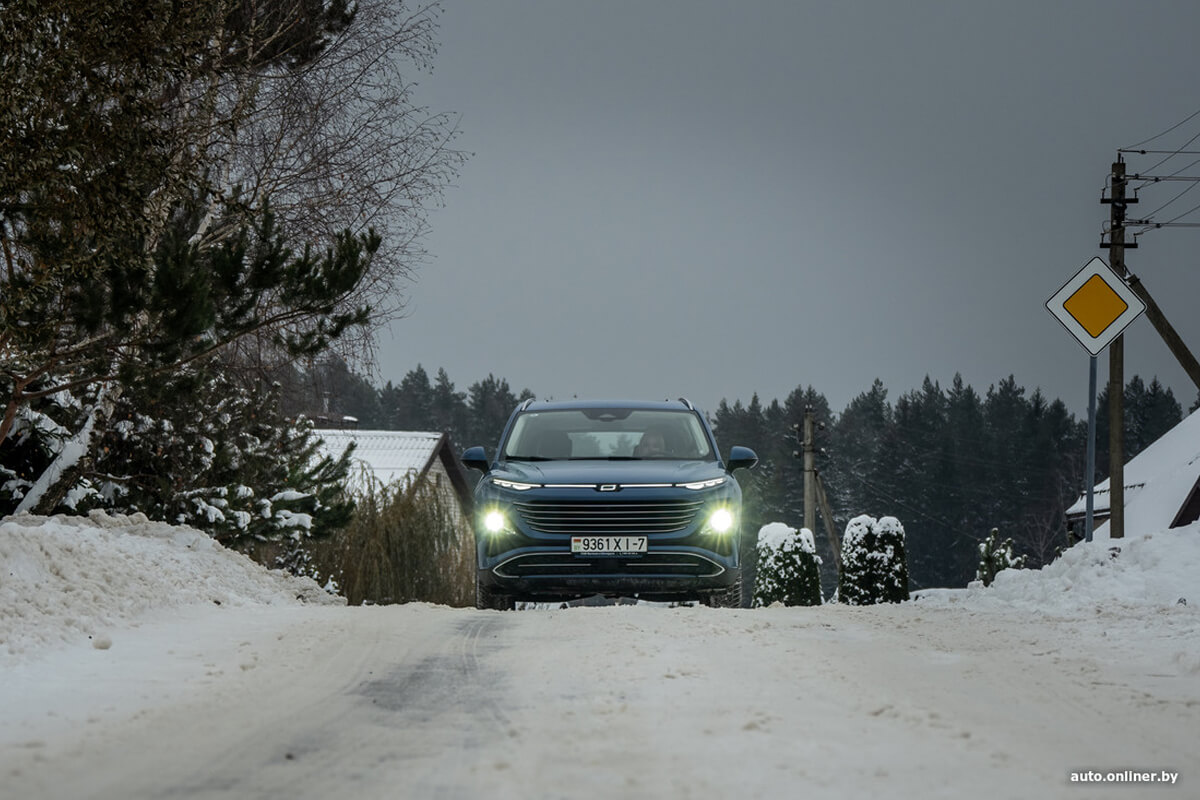 Проверено Onliner.by. Обзор и тест-драйв Т90 в зимних условиях Проверено Onliner.by. Обзор и тест-драйв Т90 в зимних условиях