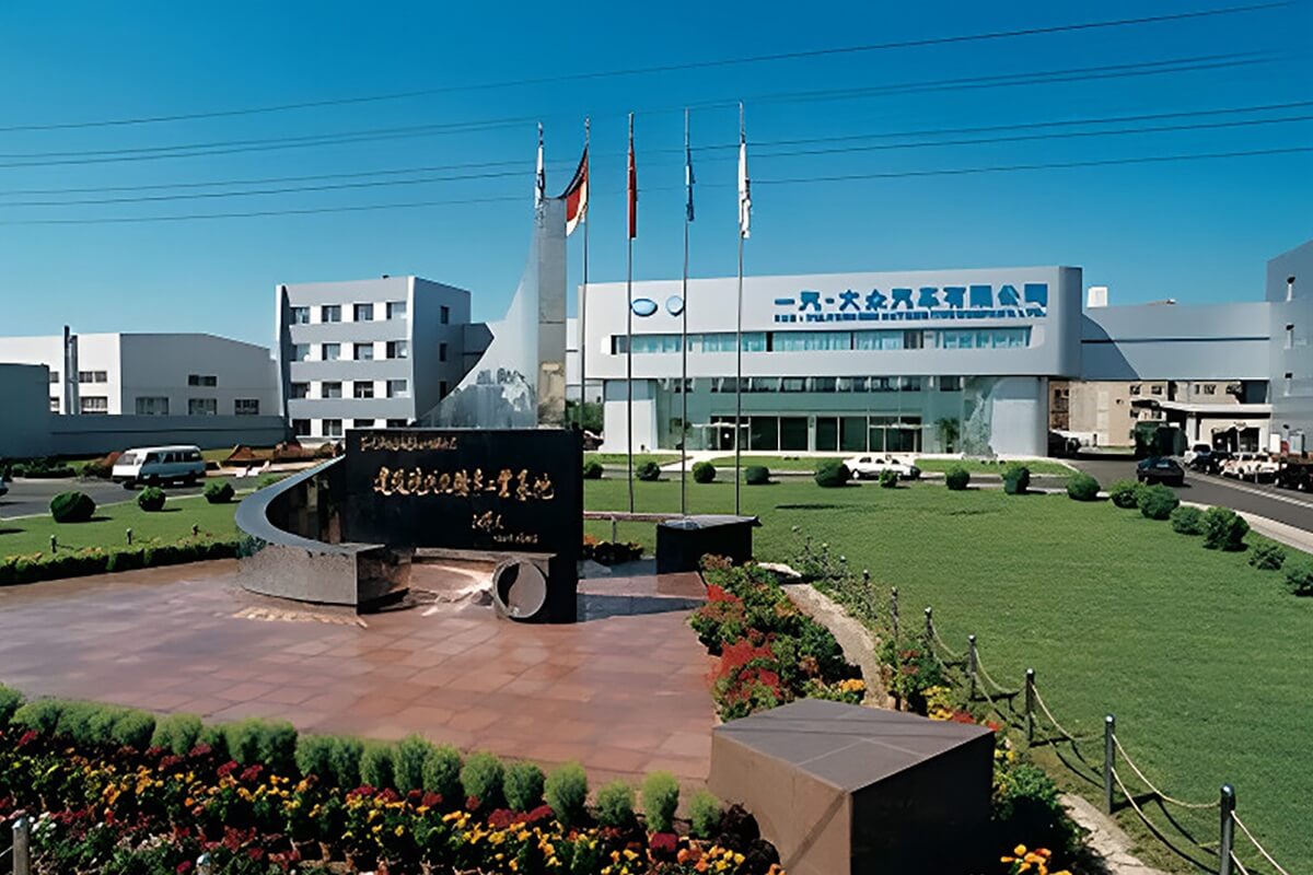 Узнали в AV.BY. Сотрудничество с VW и лимузин для президента США. Почему китайский FAW, пришедший на наш рынок, — далеко не ноунейм Узнали в AV.BY. Сотрудничество с VW и лимузин для президента США. Почему китайский FAW, пришедший на наш рынок, — далеко не ноунейм