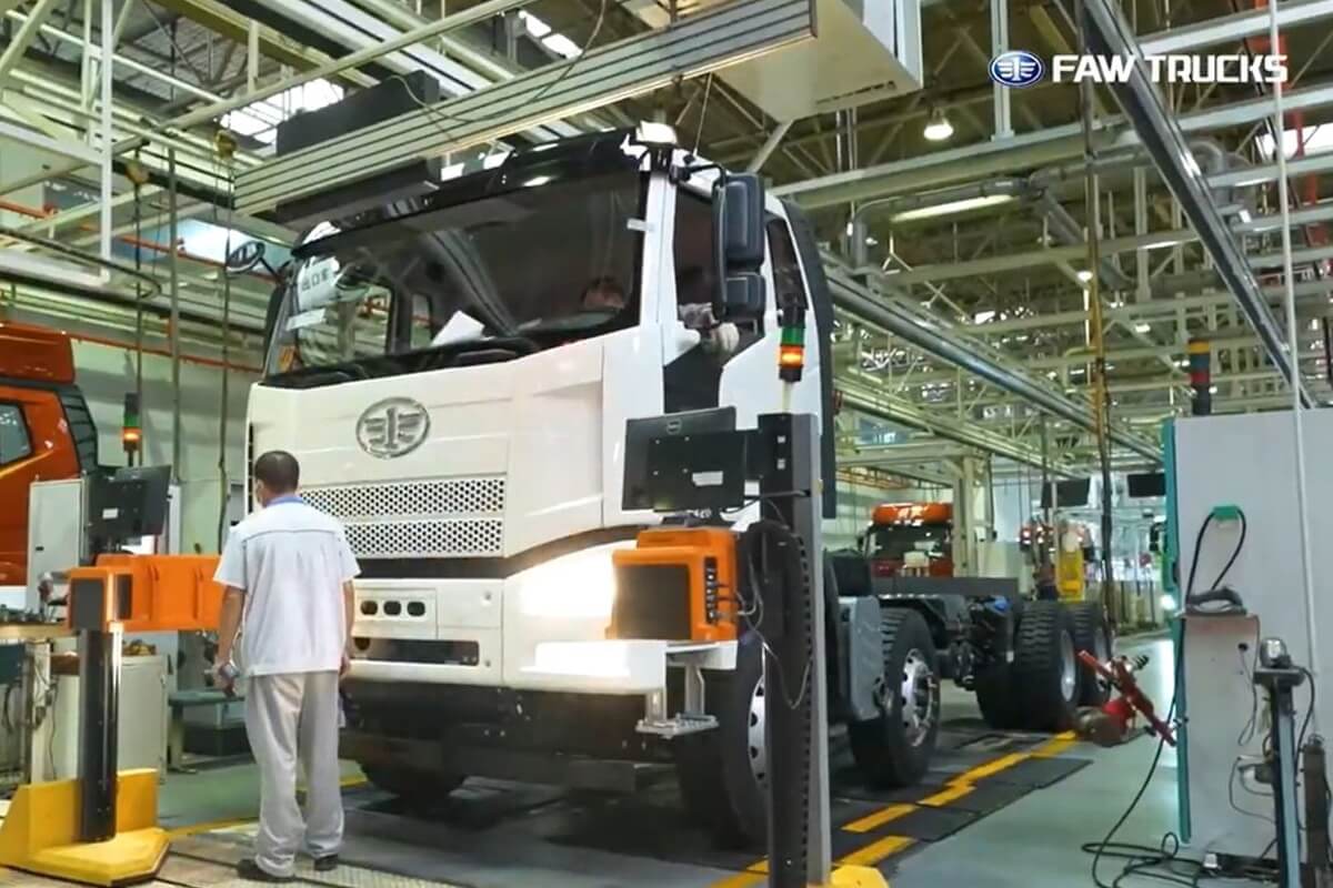 Узнали в AV.BY. Сотрудничество с VW и лимузин для президента США. Почему китайский FAW, пришедший на наш рынок, — далеко не ноунейм Узнали в AV.BY. Сотрудничество с VW и лимузин для президента США. Почему китайский FAW, пришедший на наш рынок, — далеко не ноунейм