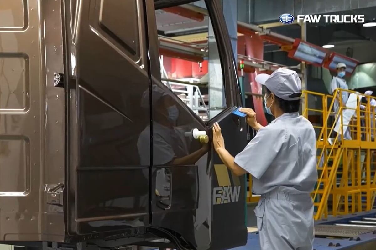 Узнали в AV.BY. Сотрудничество с VW и лимузин для президента США. Почему китайский FAW, пришедший на наш рынок, — далеко не ноунейм Узнали в AV.BY. Сотрудничество с VW и лимузин для президента США. Почему китайский FAW, пришедший на наш рынок, — далеко не ноунейм