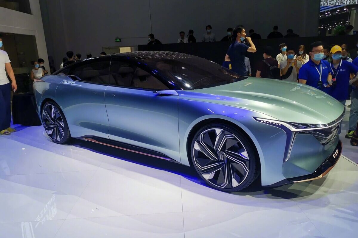 Узнали в AV.BY. Сотрудничество с VW и лимузин для президента США. Почему китайский FAW, пришедший на наш рынок, — далеко не ноунейм Узнали в AV.BY. Сотрудничество с VW и лимузин для президента США. Почему китайский FAW, пришедший на наш рынок, — далеко не ноунейм