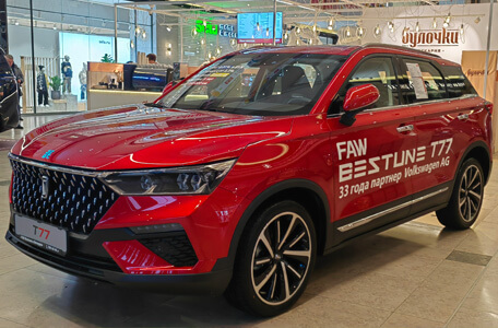 Можно не ехать в салон. FAW Bestune T77 в самом центре белорусских городов!
