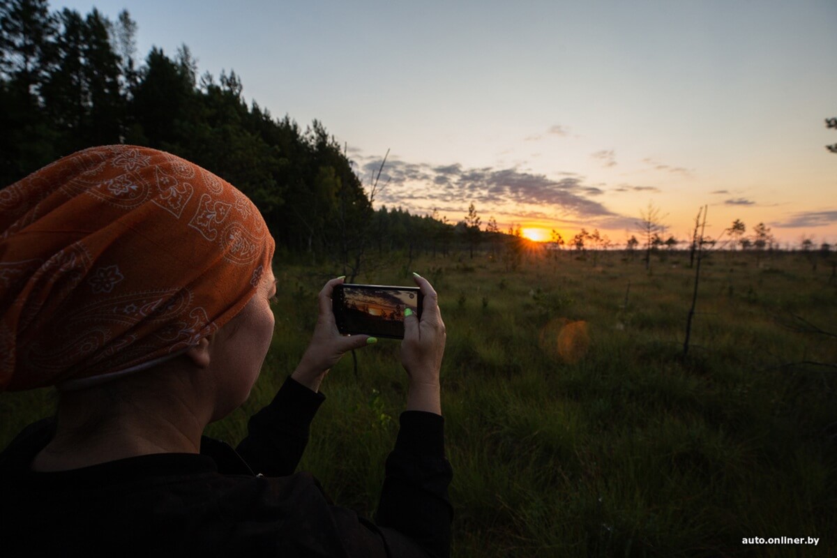 Путешествия Onliner.by с Bestune T77. Рассвет на болоте, царь-сосна и барсучьи норы. Вместе с королевой Полесья исследуем долину Припяти на FAW BESTUNE T77 Путешествия Onliner.by с Bestune T77. Рассвет на болоте, царь-сосна и барсучьи норы. Вместе с королевой Полесья исследуем долину Припяти на FAW BESTUNE T77