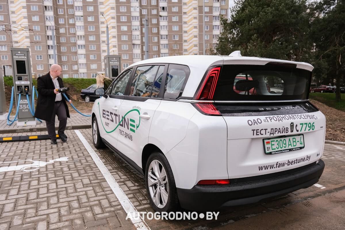 Насколько FAW Bestune NAT с гарантией 400 000 км подходит под такси? Узнали в «АвтоГродно» Насколько FAW Bestune NAT с гарантией 400 000 км подходит под такси? Узнали в «АвтоГродно»