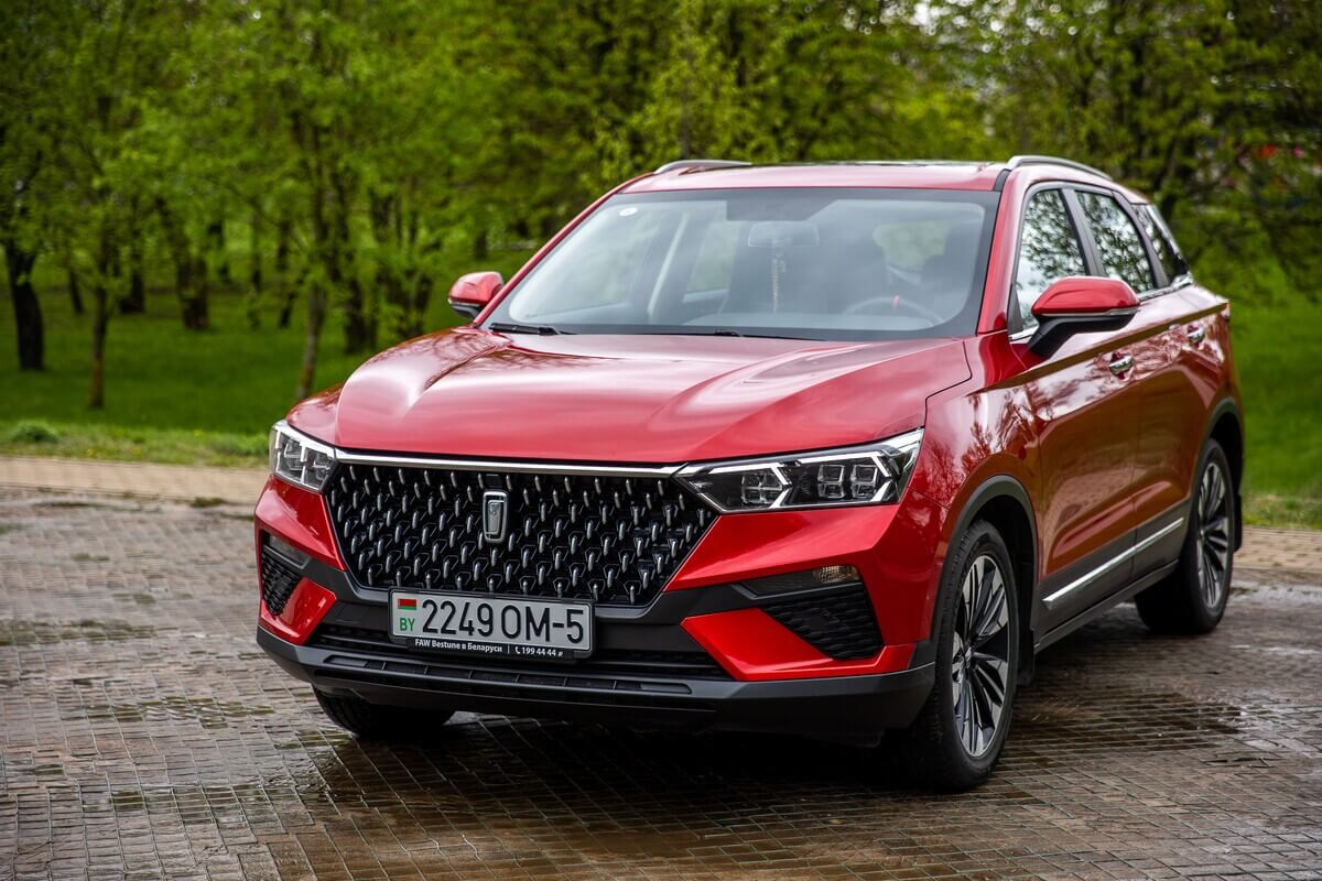 Механик рассказал av.by, чем его удивил FAW Bestune T77