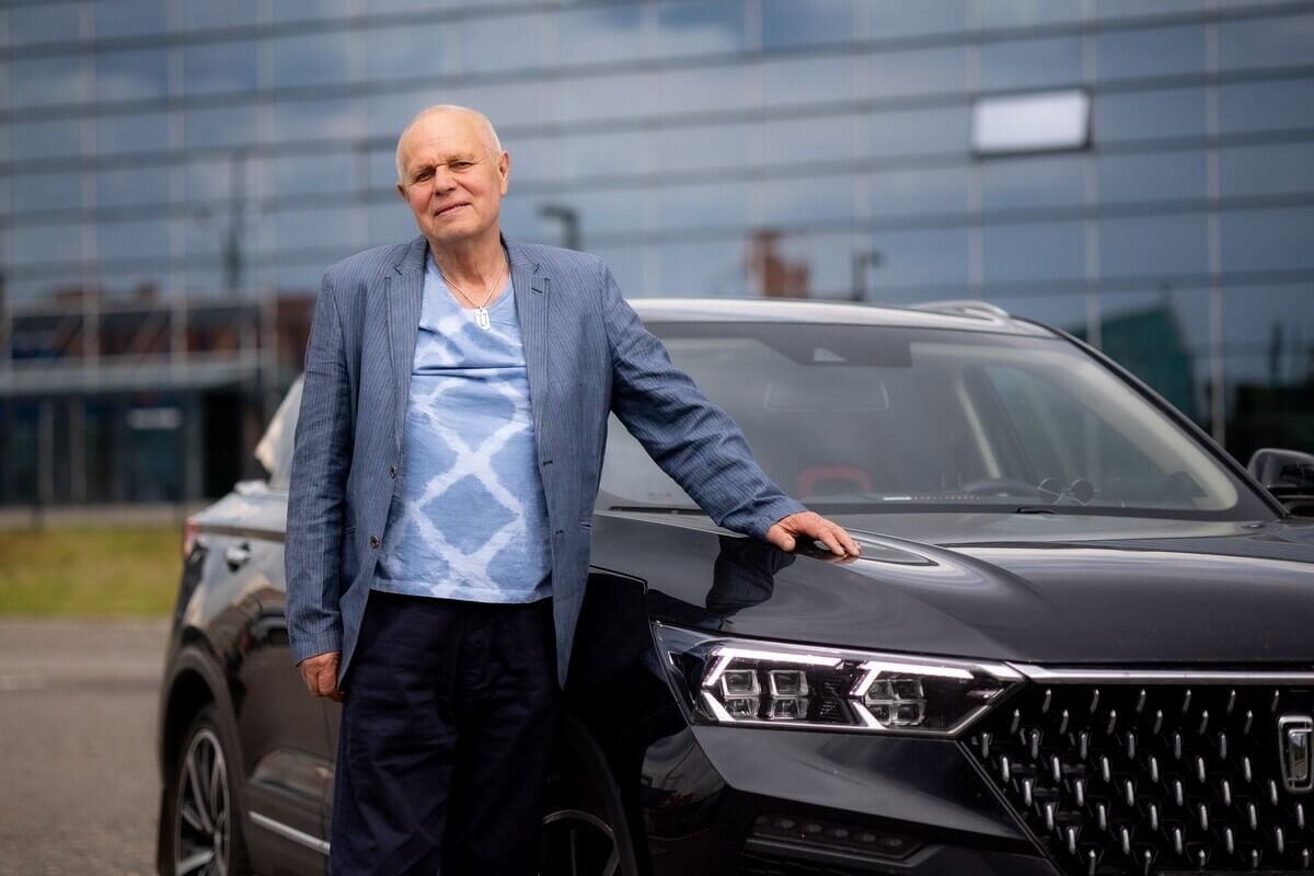 Первый покупатель FAW Bestune T77: история 81-летнего Юрия на av.by Первый покупатель FAW Bestune T77: история 81-летнего Юрия на av.by