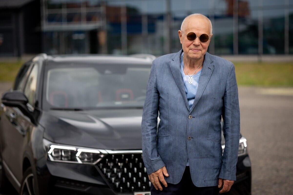 Первый покупатель FAW Bestune T77: история 81-летнего Юрия на av.by Первый покупатель FAW Bestune T77: история 81-летнего Юрия на av.by