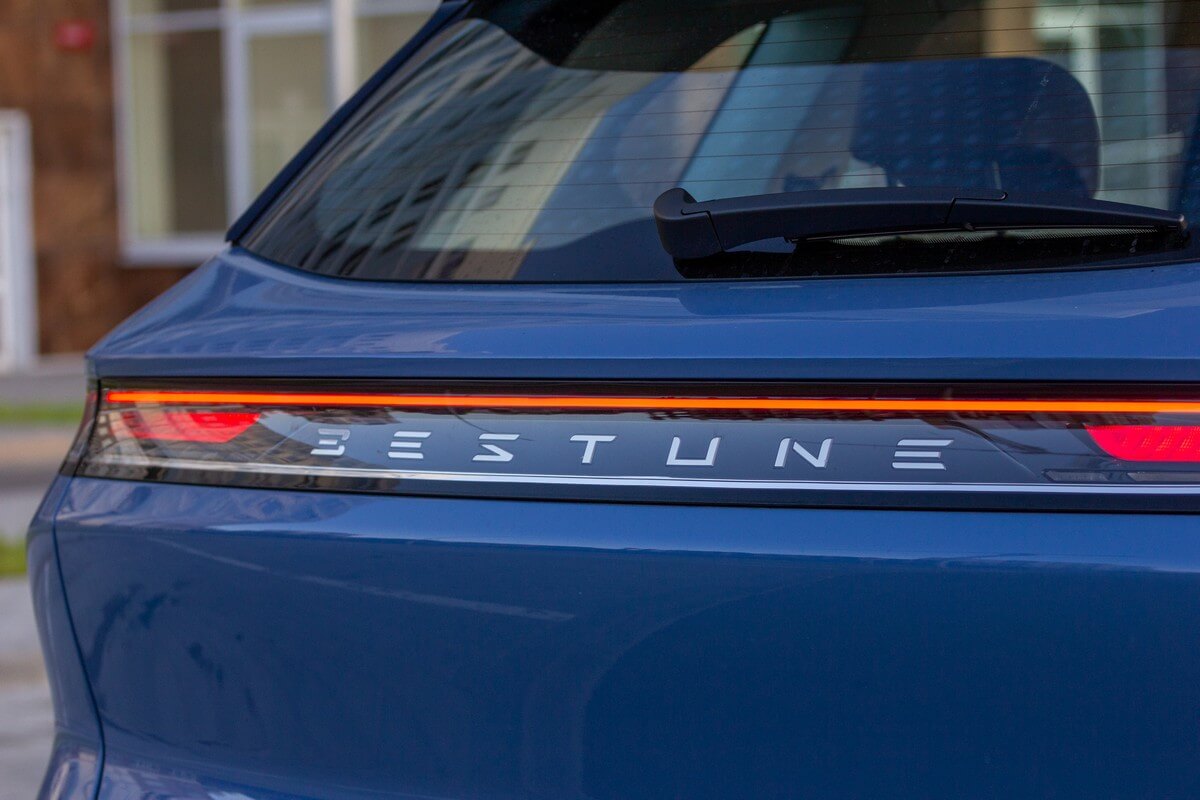 Тест-драйв FAW Bestune T90: ученик обогнал учителя? Тест-драйв FAW Bestune T90: ученик обогнал учителя?