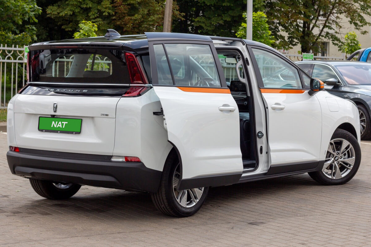 Как изменится ваша семейная жизнь после покупки электровэна FAW Bestune NAT Как изменится ваша семейная жизнь после покупки электровэна FAW Bestune NAT