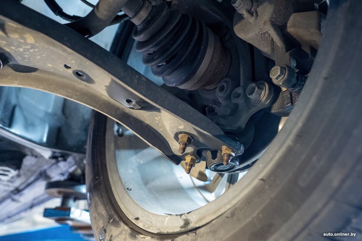 Выдержит ли «китаец» год эксплуатации в Беларуси? На подъемнике после 63 000 км Выдержит ли «китаец» год эксплуатации в Беларуси? На подъемнике после 63 000 км