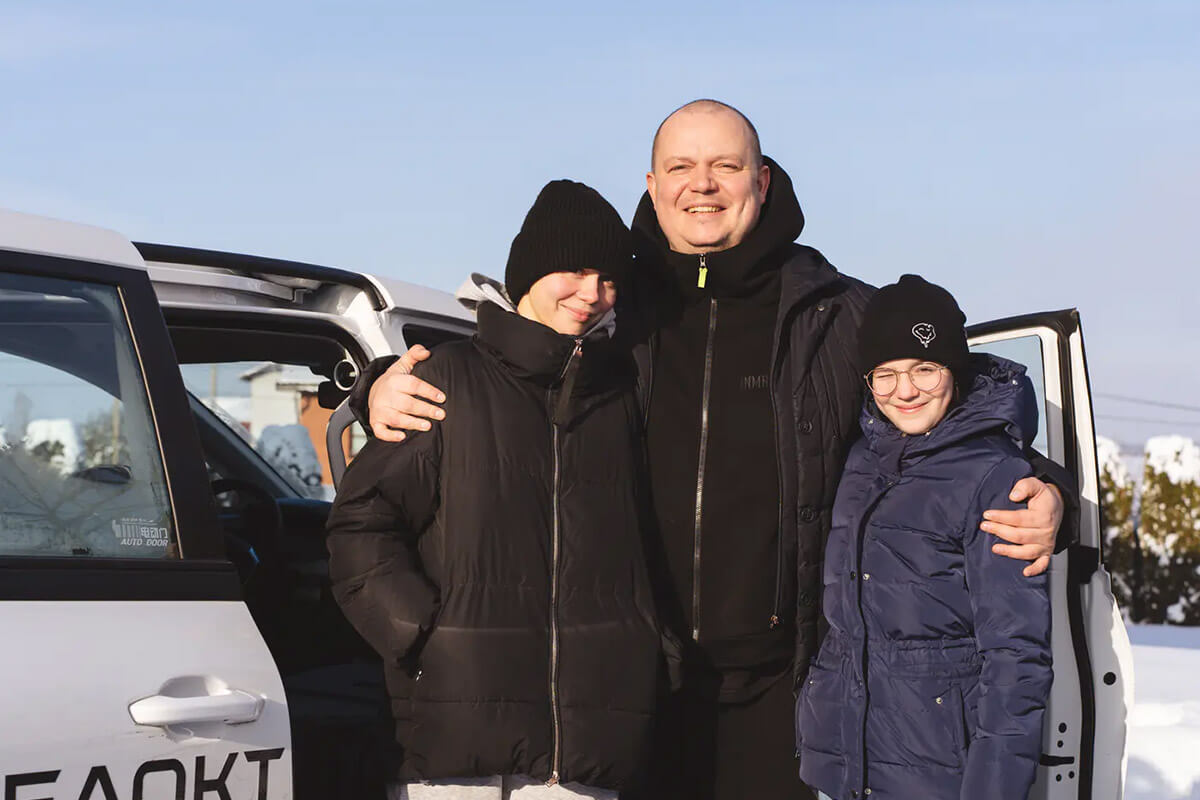 «За эти деньги лучше не придумаешь». Предприниматель и отец троих детей протестировал FAW Bestune NAT