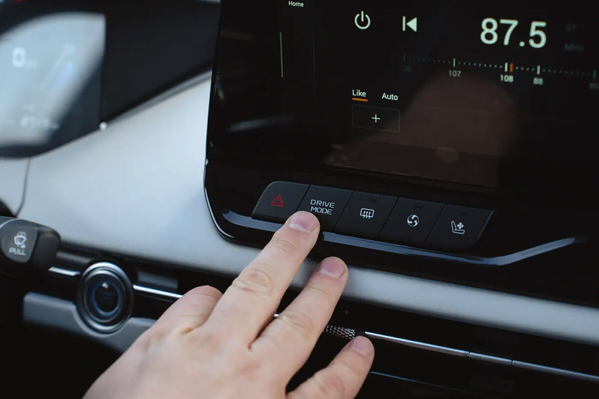 «За эти деньги лучше не придумаешь». Предприниматель и отец троих детей протестировал FAW Bestune NAT