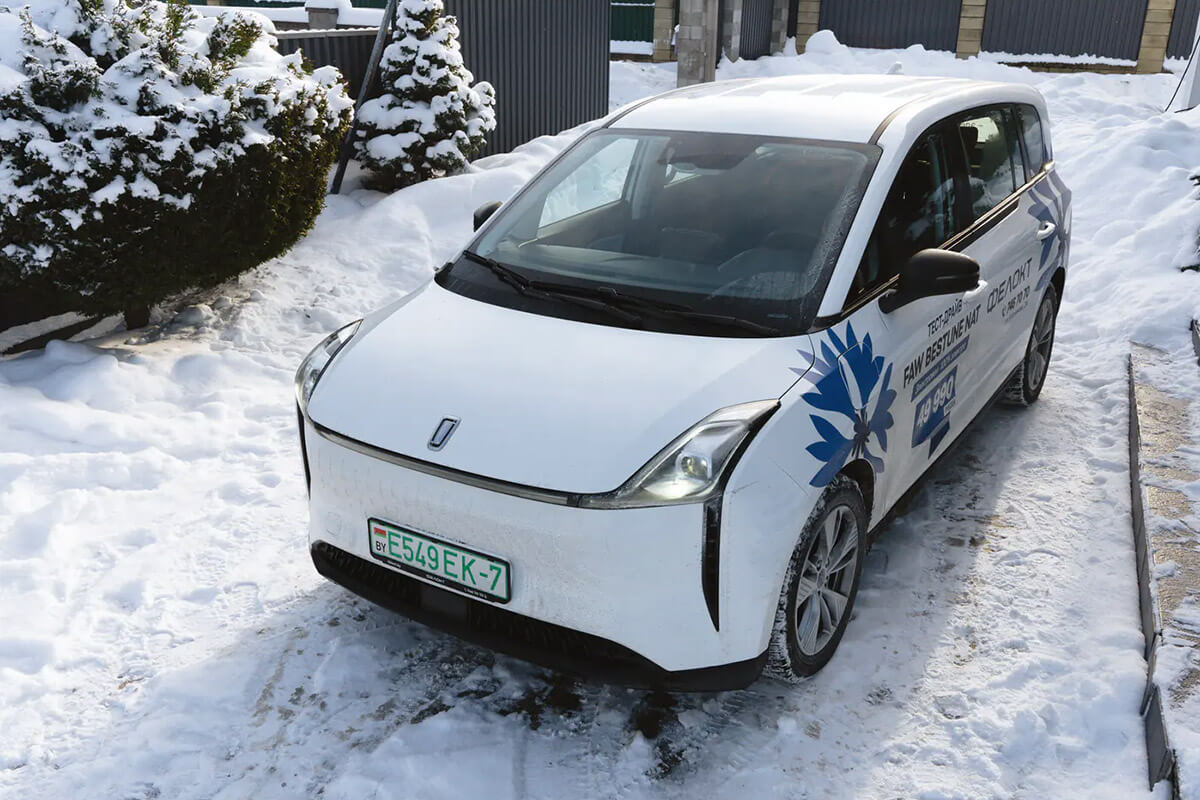 «За эти деньги лучше не придумаешь». Предприниматель и отец троих детей протестировал FAW Bestune NAT