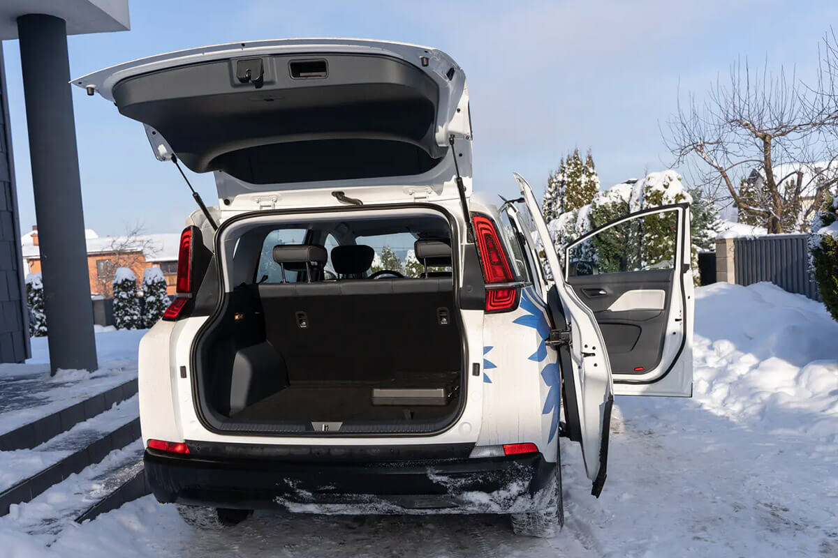 «За эти деньги лучше не придумаешь». Предприниматель и отец троих детей протестировал FAW Bestune NAT