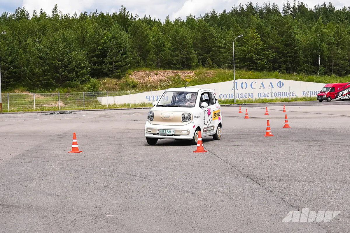 Удалось ли перевернуть Xiaoma? Испытываем автомобиль с экспертами на площадке ДОСААФ Удалось ли перевернуть Xiaoma? Испытываем автомобиль с экспертами на площадке ДОСААФ